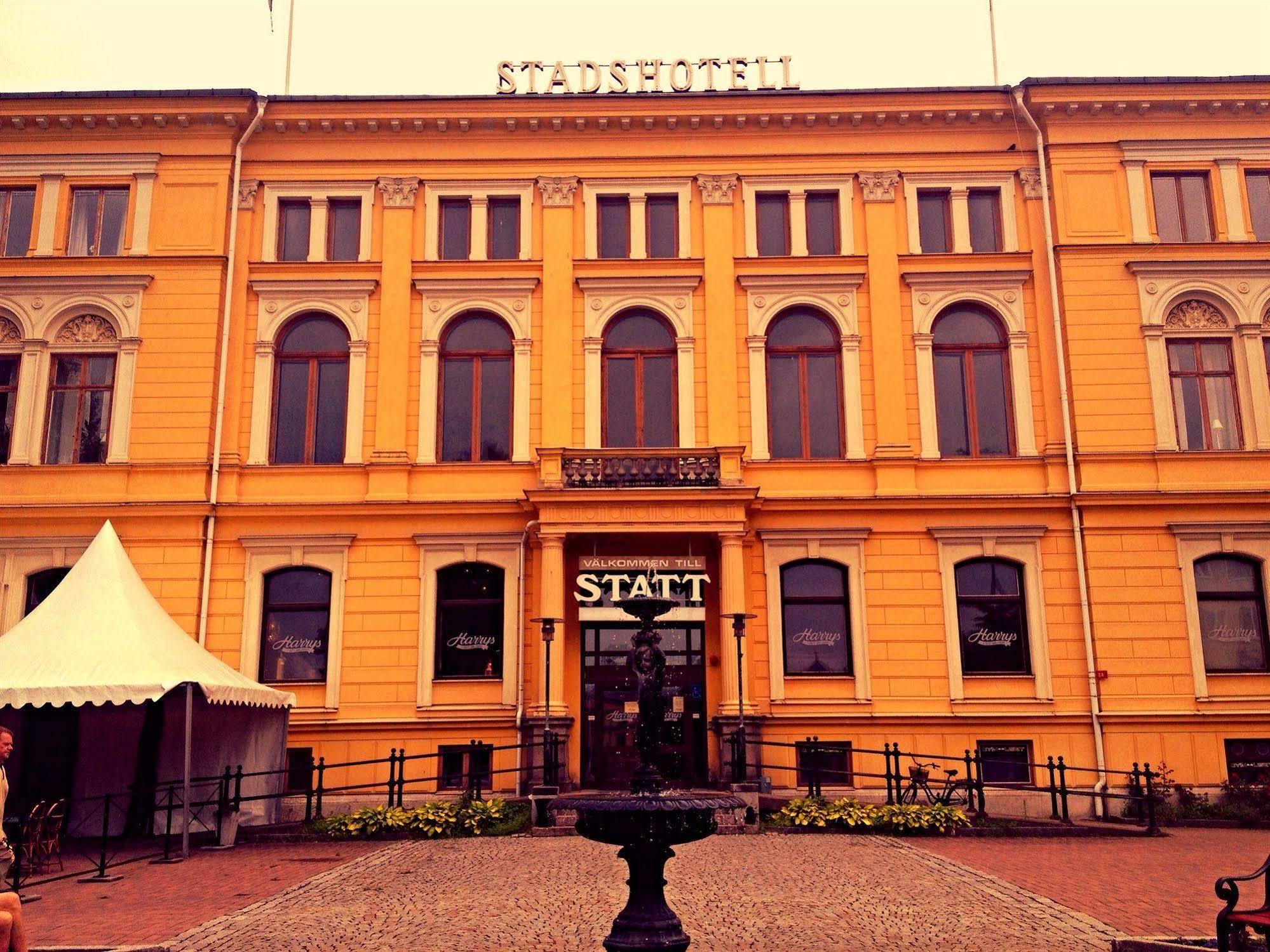 Stadshotellet คริสตีเนอฮัมน์ ภายนอก รูปภาพ